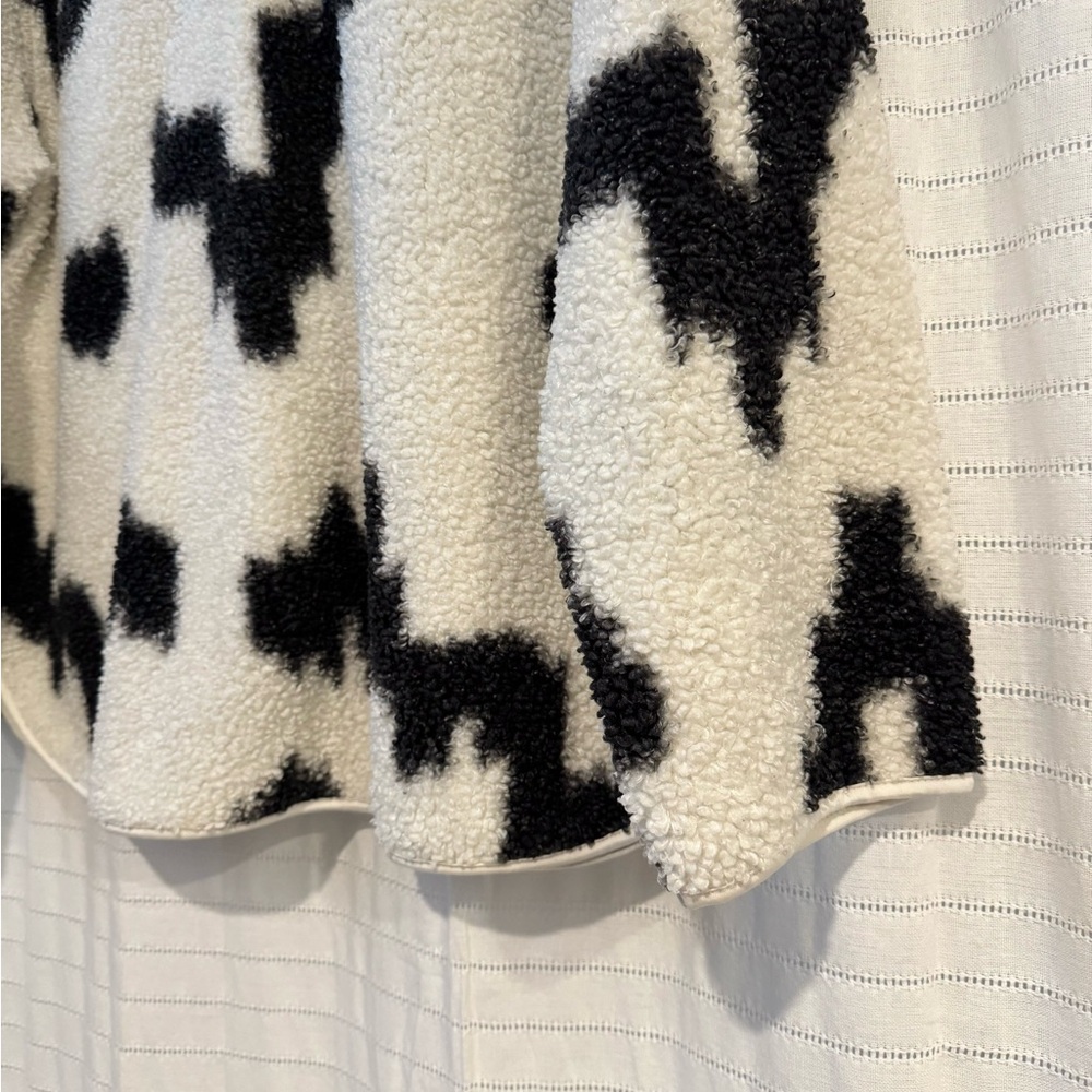 H&M Oversized Black and White Quarter Zip Sherpa Size Medium - Picture 3 of 7